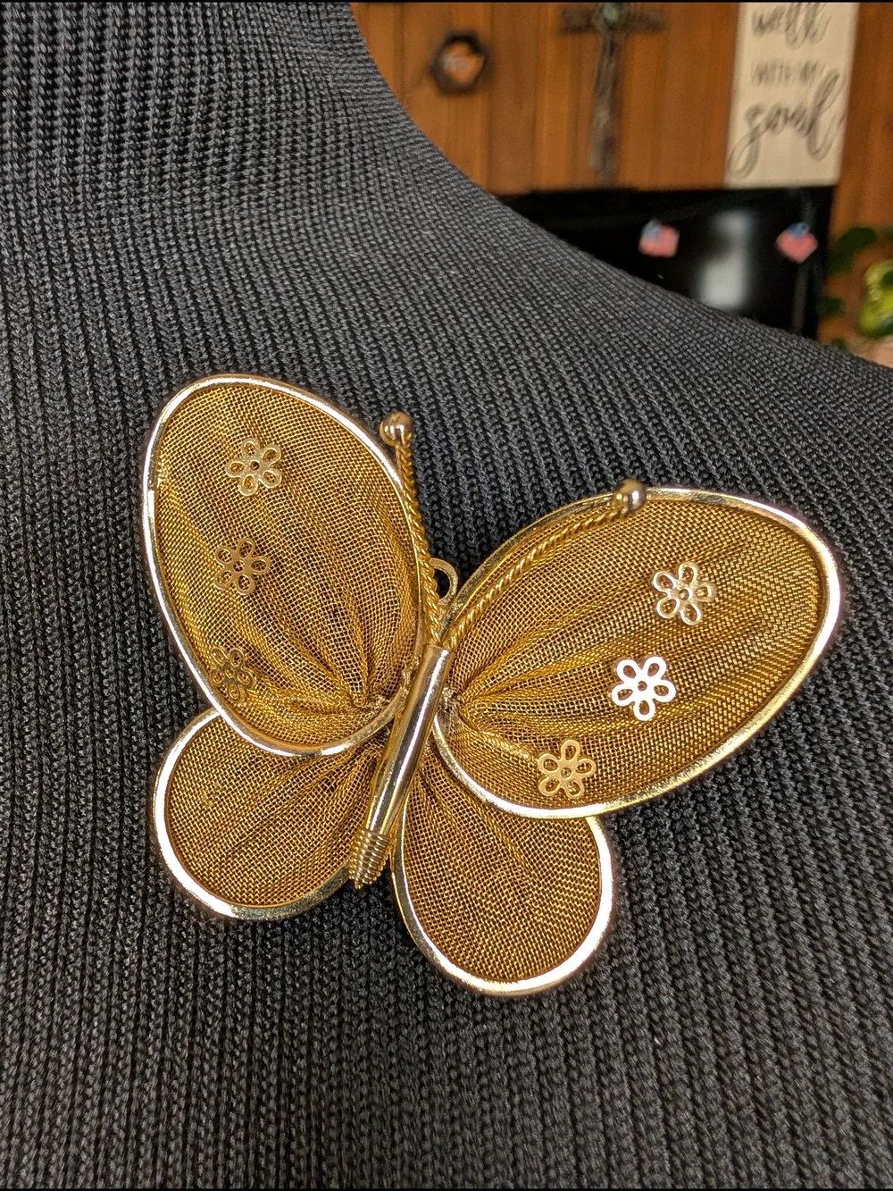 Vintage Brooch Gold Tone Metal Mesh Butterfly Pin Floral Wings 2.25